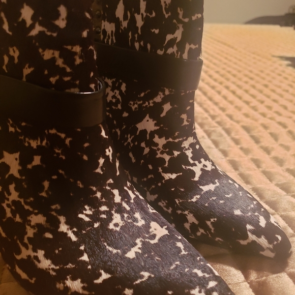 Kenneth Cole Boots - Picture 5 of 9